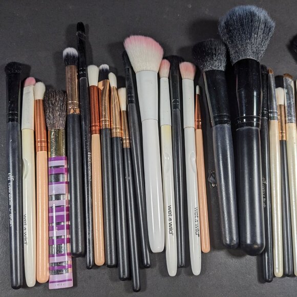 Huge lot of makeup brushes - Picture 2 of 3